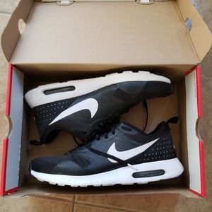Nike air max tavas size 9.5 mens
